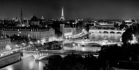 Gary Zuercher EXPOSE "PARIS S'ILLUMINE : LES PONTS DE PARIS LA NUIT" SUR LES GRILLES DE L’HÔTEL DE VILLE DE PARIS DU 16 OCT. AU 30 NOV. 2023 