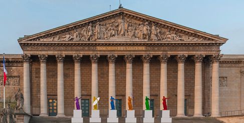 Pendant les Jeux Olympiques de Paris 2024, exposition sur les marches de l’Assemblée nationale, "La Beauté et le Geste" de Laurent Perbos